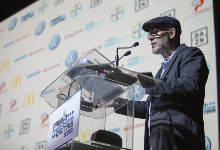 Márcio Cardial, publisher da Negócios da Comunicação, faz o discurso de abertura da premiação