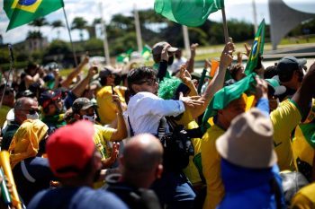 No Dia da Liberdade de Imprensa, jornalistas são atacados por grupo pró-Bolsonaro