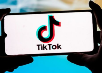 Trump bane TikTok nos EUA e empresa rebate com processo