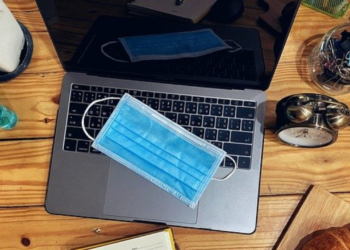 Quais as habilidades que o líder deve ter para se comunicar com a equipe e liderar no trabalho home office?