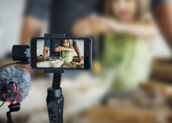 Influenciadores mirins: quando brincar e se expressar se torna uma profissão