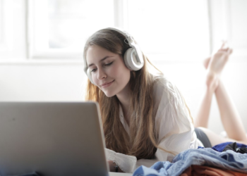 Podcasts: pesquisa revela aumento do consumo da mídia no Brasil e fortalecimento da publicidade nas plataformas