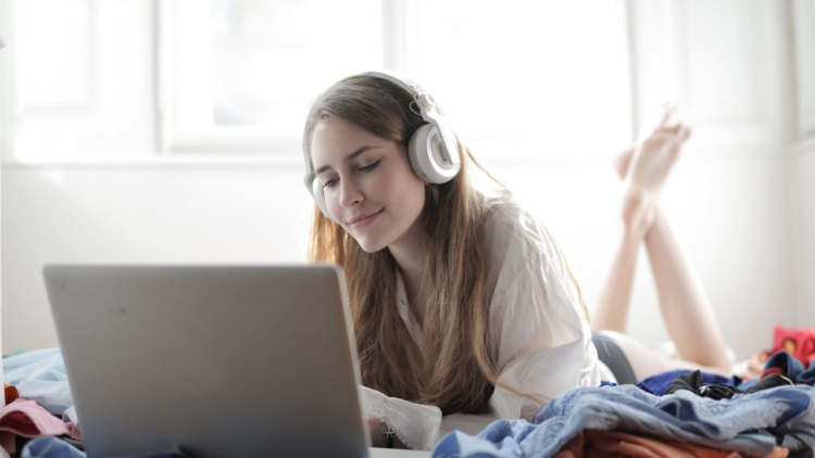 Podcasts: pesquisa revela aumento do consumo da mídia no Brasil e fortalecimento da publicidade nas plataformas