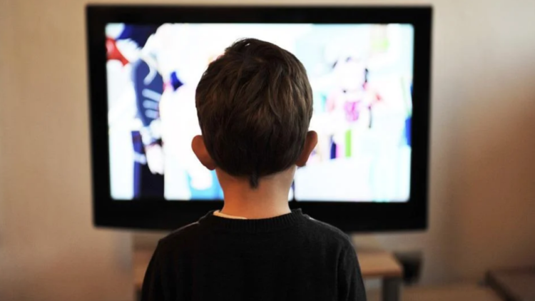 90% das crianças na primeira infância assistem TV
