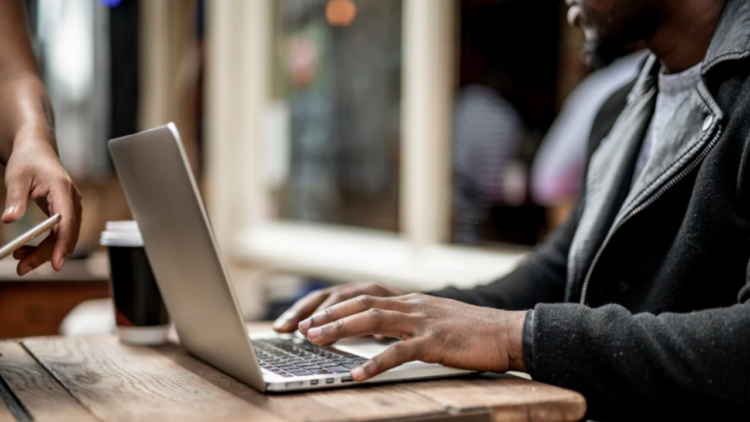 Conheça 7 profissionais negros que estão fazendo a diferença no mercado de comunicação