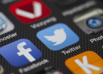 Com média acima da América Latina, 97,6% dos internautas brasileiros são usuários de redes sociais