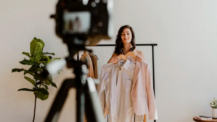 Conheça 3 microinfluenciadores de moda para começar a seguir em 2022