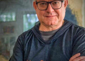 Indústria jornalística precisa abraçar as redes sociais e desenvolver tecnologias