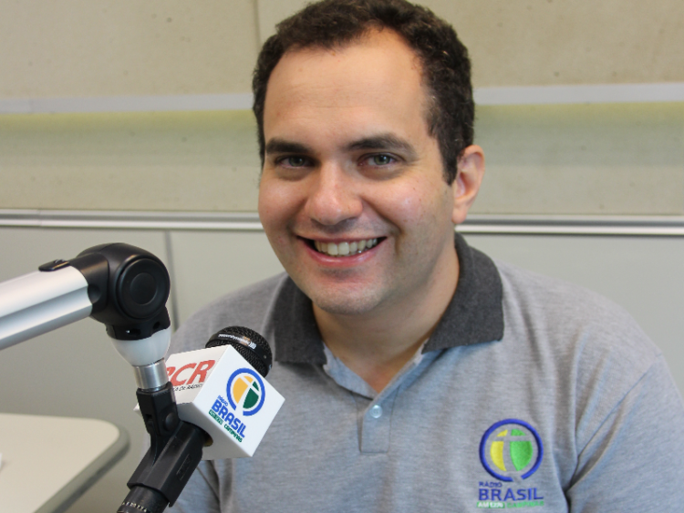 “Hoje nós fazemos rádio sem papel”