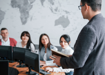 Tendência global de colaborador no centro das decisões organizacionais desafia a Comunicação Interna