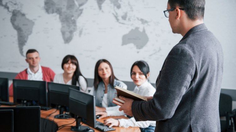Tendência global de colaborador no centro das decisões organizacionais desafia a Comunicação Interna