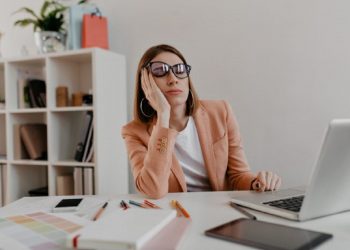 Jornadas duplas, ou até triplas, esgotam as mulheres