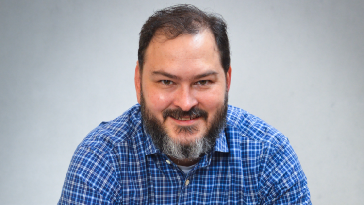 ‘Guia de Podcast Advertising 2022’ orienta empresas e profissionais da publicidade digital