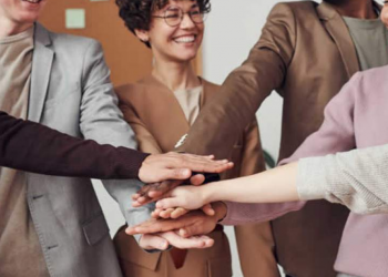 Engajamento, propósito e autoconhecimento são palavras chaves no aprendizado da felicidade, e a psicologia positiva pode ajudar