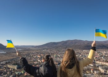 Refugiados ucranianos no Brasil usam mídias sociais para manter contato com parentes