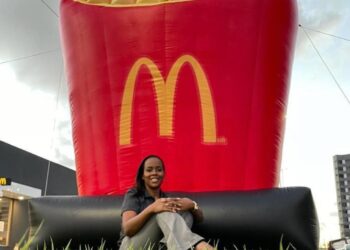 Mulheres negras representam 40% das pessoas promovidas pela Arcos Dorados no Brasil em 2022