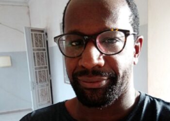 Jornalista Olivier Dubois retorna à França após sequestro por jihadistas