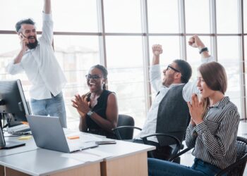 Imprensa pauta o tema da felicidade corporativa