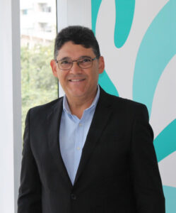 Denilson de Santa Clara, responsável pela comunicação interna da Rede Santa Catarina