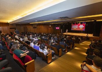 Cerimônia de premiação do Prêmio Especialistas e Pesquisa Empresas que Melhor se Comunicam com Jornalistas está disponível no Youtube