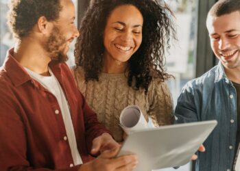 A integração entre RH e RP é uma estratégia para atrair talentos e fortalecer a cultura organizacional