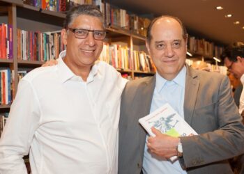 Lançamento do livro “O Triunfo das Paixões” reúne personalidades de comunicação