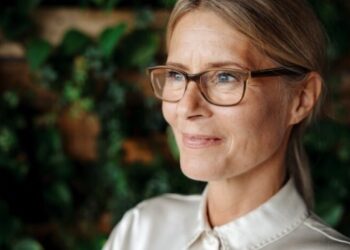 Navegando para Além dos Programas: A Jornada Contínua da Felicidade de Quem trabalha