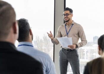 Comunicação interna na era do excesso de informações e o papel das lideranças, em evento ao vivo