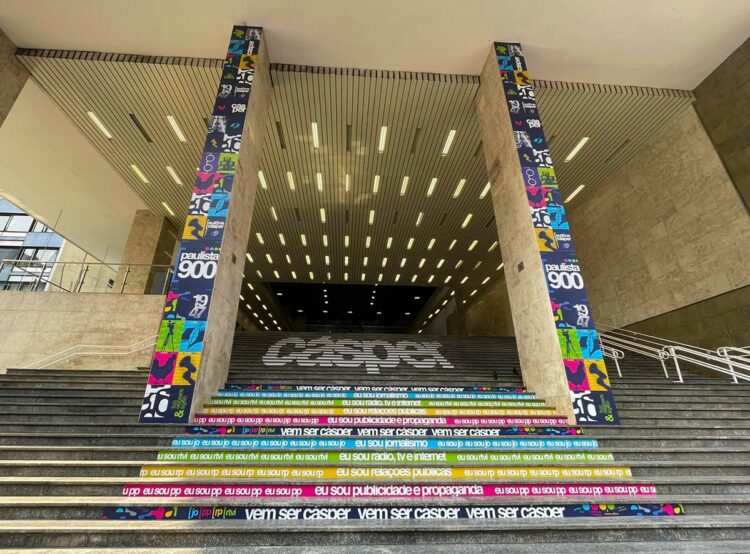 Faculdade de comunicação cresce 27% em novas matrículas e desafia queda no ensino presencial