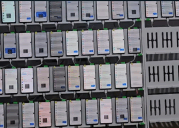 Ataques de mensagens falsas crescem 80% no Brasil e atingem 553 milhões de detecções; IA é usada para automatizar golpes em massa