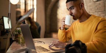 Criador de conteúdo x jornalistas: nova lei equipara as atividades no campo digital