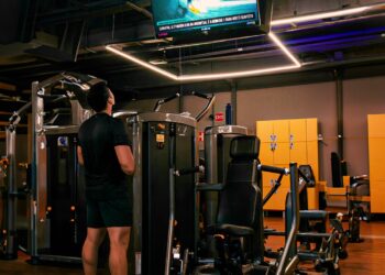 Como o DOOH se tornou uma mídia cada vez mais crescente em ambientes de espera positiva