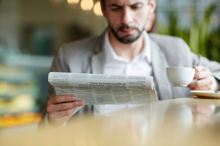 Acompanhar concorrentes pela mídia pode antecipar movimentos de mercado